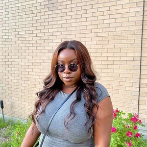 Meet your Posher, Debora